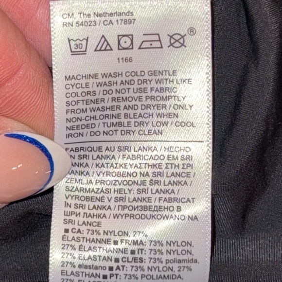 ATHLETA Ultimate Scoop Tank Top - Black 1 X - Picture 11 of 13